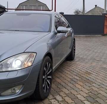 Серый Мерседес С Класс, объемом двигателя 3.5 л и пробегом 330 тыс. км за 10500 $, фото 1 на Automoto.ua