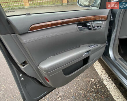 Серый Мерседес С Класс, объемом двигателя 5.46 л и пробегом 428 тыс. км за 8500 $, фото 20 на Automoto.ua