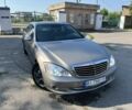 Сірий Мерседес С Клас, об'ємом двигуна 3 л та пробігом 320 тис. км за 10324 $, фото 1 на Automoto.ua