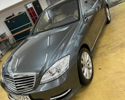 Серый Мерседес С Класс, объемом двигателя 5.5 л и пробегом 203 тыс. км за 10000 $, фото 2 на Automoto.ua