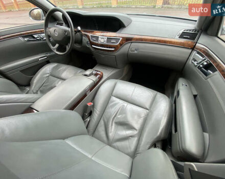 Серый Мерседес С Класс, объемом двигателя 5.46 л и пробегом 428 тыс. км за 8500 $, фото 16 на Automoto.ua