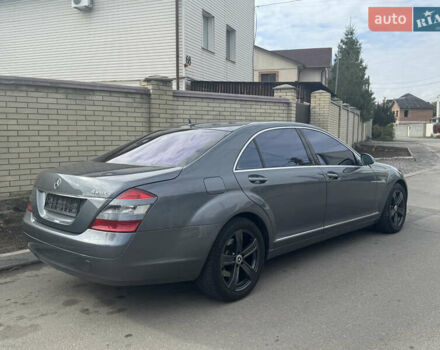 Серый Мерседес С Класс, объемом двигателя 4.66 л и пробегом 280 тыс. км за 8999 $, фото 1 на Automoto.ua