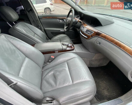 Серый Мерседес С Класс, объемом двигателя 5.46 л и пробегом 428 тыс. км за 8500 $, фото 15 на Automoto.ua