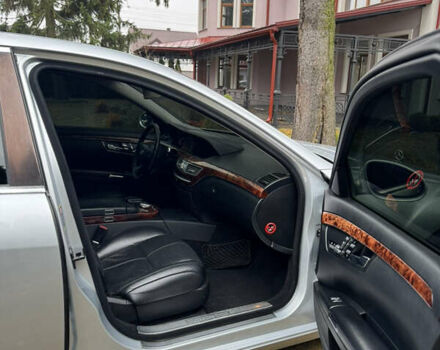 Серый Мерседес С Класс, объемом двигателя 3.5 л и пробегом 285 тыс. км за 7200 $, фото 18 на Automoto.ua