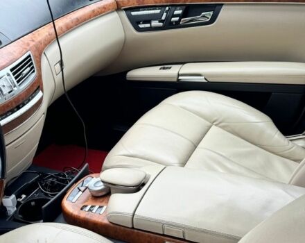 Серый Мерседес С Класс, объемом двигателя 5.5 л и пробегом 203 тыс. км за 10000 $, фото 8 на Automoto.ua