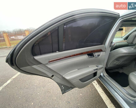 Серый Мерседес С Класс, объемом двигателя 5.46 л и пробегом 428 тыс. км за 8500 $, фото 24 на Automoto.ua