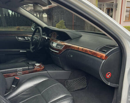 Серый Мерседес С Класс, объемом двигателя 3.5 л и пробегом 285 тыс. км за 7600 $, фото 26 на Automoto.ua