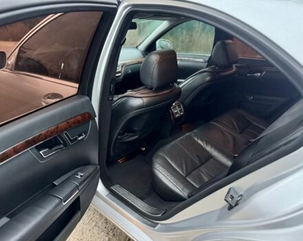 Серый Мерседес С Класс, объемом двигателя 3 л и пробегом 268 тыс. км за 7650 $, фото 7 на Automoto.ua