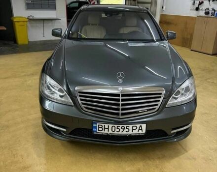 Серый Мерседес С Класс, объемом двигателя 5.5 л и пробегом 203 тыс. км за 10000 $, фото 1 на Automoto.ua