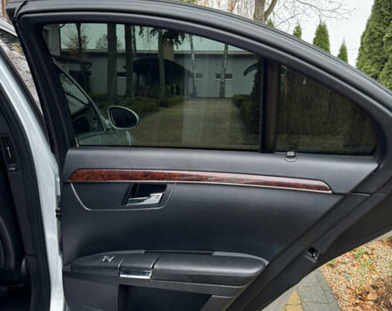 Серый Мерседес С Класс, объемом двигателя 3.5 л и пробегом 285 тыс. км за 7200 $, фото 36 на Automoto.ua