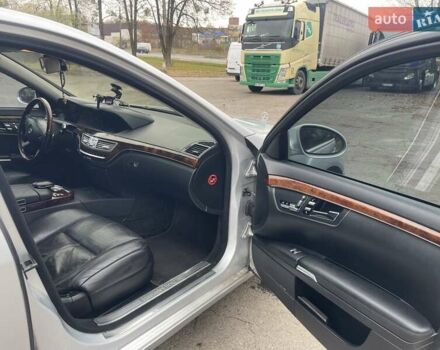 Серый Мерседес С Класс, объемом двигателя 3 л и пробегом 325 тыс. км за 9999 $, фото 23 на Automoto.ua