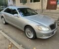 Сірий Мерседес С Клас, об'ємом двигуна 4 л та пробігом 221 тис. км за 8100 $, фото 1 на Automoto.ua