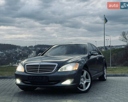 Серый Мерседес С Класс, объемом двигателя 5 л и пробегом 240 тыс. км за 8000 $, фото 1 на Automoto.ua
