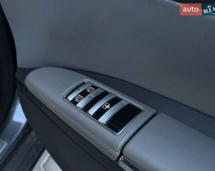 Серый Мерседес С Класс, объемом двигателя 5 л и пробегом 240 тыс. км за 8000 $, фото 20 на Automoto.ua