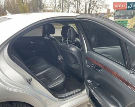 Серый Мерседес С Класс, объемом двигателя 3 л и пробегом 325 тыс. км за 9999 $, фото 22 на Automoto.ua