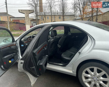 Серый Мерседес С Класс, объемом двигателя 3.5 л и пробегом 131 тыс. км за 10000 $, фото 1 на Automoto.ua