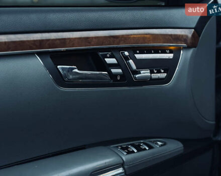 Серый Мерседес С Класс, объемом двигателя 5 л и пробегом 240 тыс. км за 8000 $, фото 11 на Automoto.ua