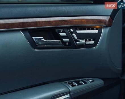 Серый Мерседес С Класс, объемом двигателя 4.66 л и пробегом 240 тыс. км за 7999 $, фото 30 на Automoto.ua