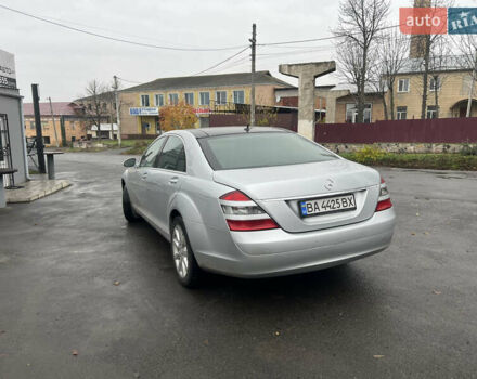 Серый Мерседес С Класс, объемом двигателя 3.5 л и пробегом 131 тыс. км за 10000 $, фото 4 на Automoto.ua