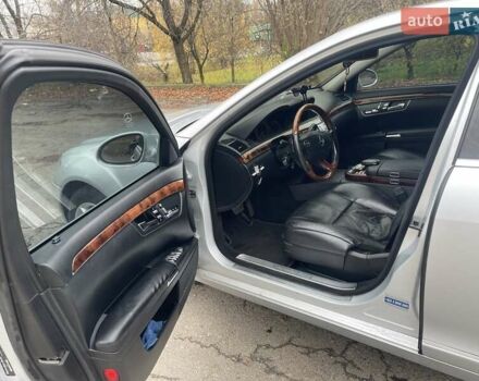 Серый Мерседес С Класс, объемом двигателя 3 л и пробегом 325 тыс. км за 9999 $, фото 15 на Automoto.ua