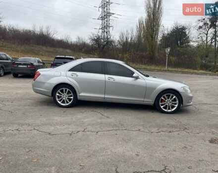 Серый Мерседес С Класс, объемом двигателя 3 л и пробегом 325 тыс. км за 9999 $, фото 2 на Automoto.ua