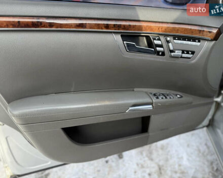 Серый Мерседес С Класс, объемом двигателя 3 л и пробегом 280 тыс. км за 12500 $, фото 32 на Automoto.ua
