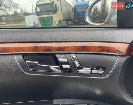 Серый Мерседес С Класс, объемом двигателя 3 л и пробегом 325 тыс. км за 9999 $, фото 16 на Automoto.ua