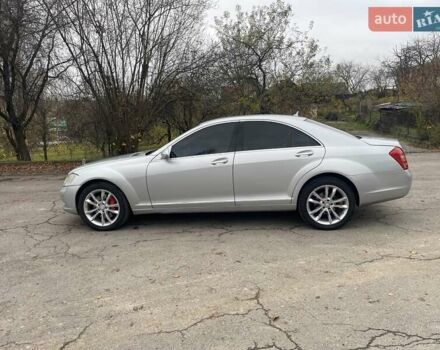 Серый Мерседес С Класс, объемом двигателя 3 л и пробегом 325 тыс. км за 9999 $, фото 3 на Automoto.ua