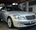 Сірий Мерседес С Клас, об'ємом двигуна 3 л та пробігом 227 тис. км за 5800 $, фото 2 на Automoto.ua