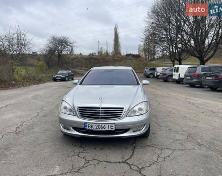 Серый Мерседес С Класс, объемом двигателя 3 л и пробегом 325 тыс. км за 9999 $, фото 7 на Automoto.ua