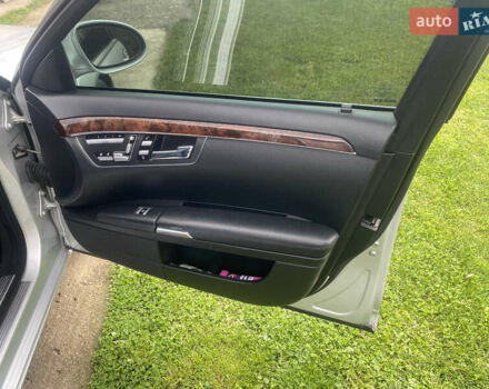 Сірий Мерседес С Клас, об'ємом двигуна 3.5 л та пробігом 245 тис. км за 11000 $, фото 9 на Automoto.ua