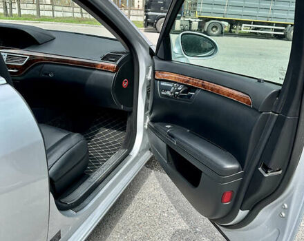 Серый Мерседес С Класс, объемом двигателя 3.5 л и пробегом 245 тыс. км за 10900 $, фото 29 на Automoto.ua