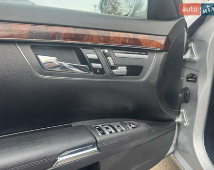 Серый Мерседес С Класс, объемом двигателя 3 л и пробегом 231 тыс. км за 11350 $, фото 1 на Automoto.ua