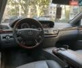 Сірий Мерседес С Клас, об'ємом двигуна 4 л та пробігом 221 тис. км за 8100 $, фото 16 на Automoto.ua