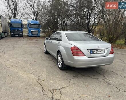 Серый Мерседес С Класс, объемом двигателя 3 л и пробегом 325 тыс. км за 9999 $, фото 5 на Automoto.ua