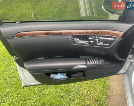 Сірий Мерседес С Клас, об'ємом двигуна 3.5 л та пробігом 245 тис. км за 11000 $, фото 18 на Automoto.ua