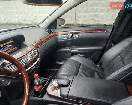 Серый Мерседес С Класс, объемом двигателя 5.5 л и пробегом 260 тыс. км за 10800 $, фото 23 на Automoto.ua