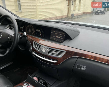 Серый Мерседес С Класс, объемом двигателя 2.99 л и пробегом 380 тыс. км за 11800 $, фото 7 на Automoto.ua