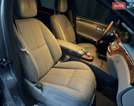 Мерседес С Клас 2008 у Ужгороді на Automoto.ua Сірий Мерседес С Клас, об'ємом двигуна 3 л та пробігом 231 тис. км за 10700 $, фото 83 на Automoto.ua