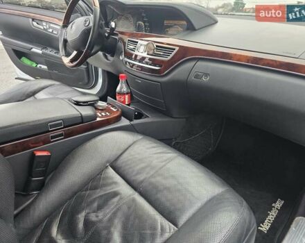 Серый Мерседес С Класс, объемом двигателя 5.5 л и пробегом 260 тыс. км за 10800 $, фото 14 на Automoto.ua