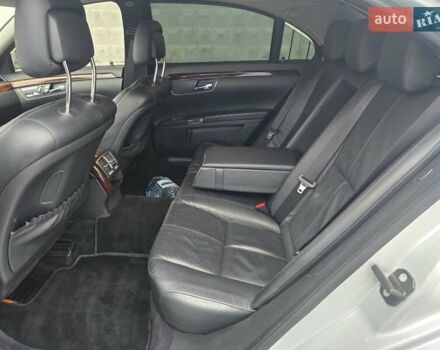 Серый Мерседес С Класс, объемом двигателя 5.5 л и пробегом 260 тыс. км за 10800 $, фото 19 на Automoto.ua