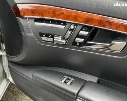 Серый Мерседес С Класс, объемом двигателя 5.5 л и пробегом 294 тыс. км за 12490 $, фото 33 на Automoto.ua
