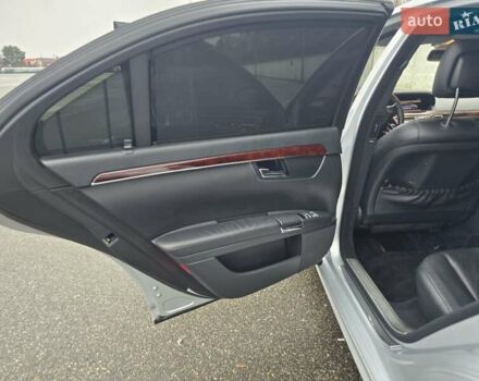 Серый Мерседес С Класс, объемом двигателя 5.5 л и пробегом 260 тыс. км за 10800 $, фото 18 на Automoto.ua