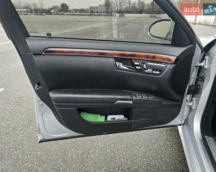 Серый Мерседес С Класс, объемом двигателя 5.5 л и пробегом 260 тыс. км за 10800 $, фото 21 на Automoto.ua