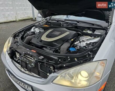 Серый Мерседес С Класс, объемом двигателя 5.5 л и пробегом 260 тыс. км за 10800 $, фото 4 на Automoto.ua