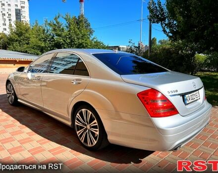 Серый Мерседес С Класс, объемом двигателя 5.5 л и пробегом 250 тыс. км за 12000 $, фото 1 на Automoto.ua