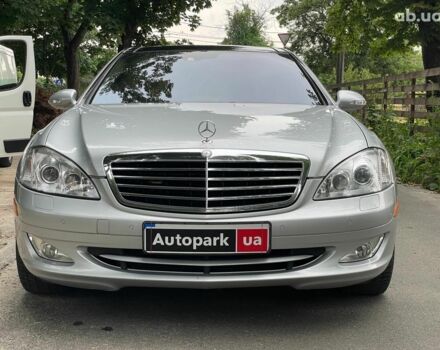 Серый Мерседес С Класс, объемом двигателя 5.5 л и пробегом 294 тыс. км за 12490 $, фото 1 на Automoto.ua