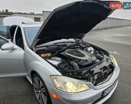 Серый Мерседес С Класс, объемом двигателя 5.5 л и пробегом 260 тыс. км за 10800 $, фото 2 на Automoto.ua