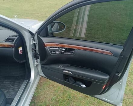 Сірий Мерседес С Клас, об'ємом двигуна 3 л та пробігом 250 тис. км за 10700 $, фото 4 на Automoto.ua