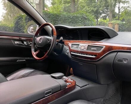 Серый Мерседес С Класс, объемом двигателя 5.5 л и пробегом 294 тыс. км за 12490 $, фото 29 на Automoto.ua